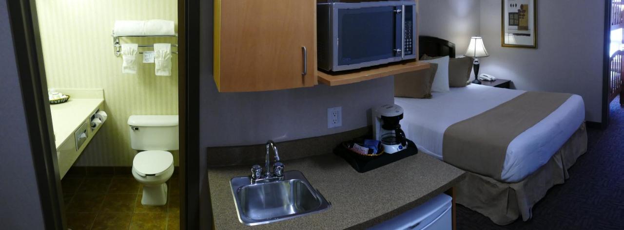 Peavine Inn & Suites High Prairie Экстерьер фото