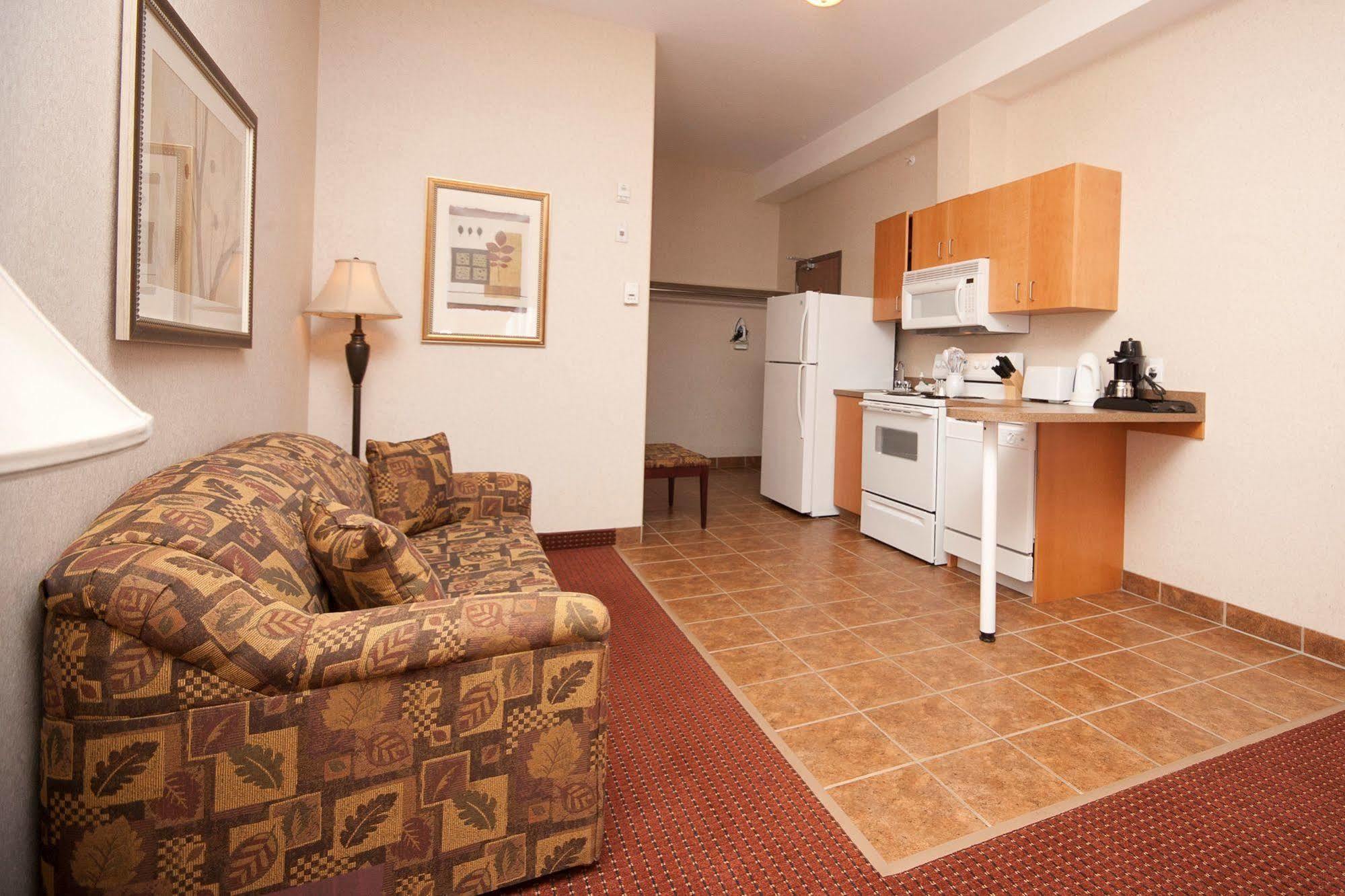 Peavine Inn & Suites High Prairie Экстерьер фото